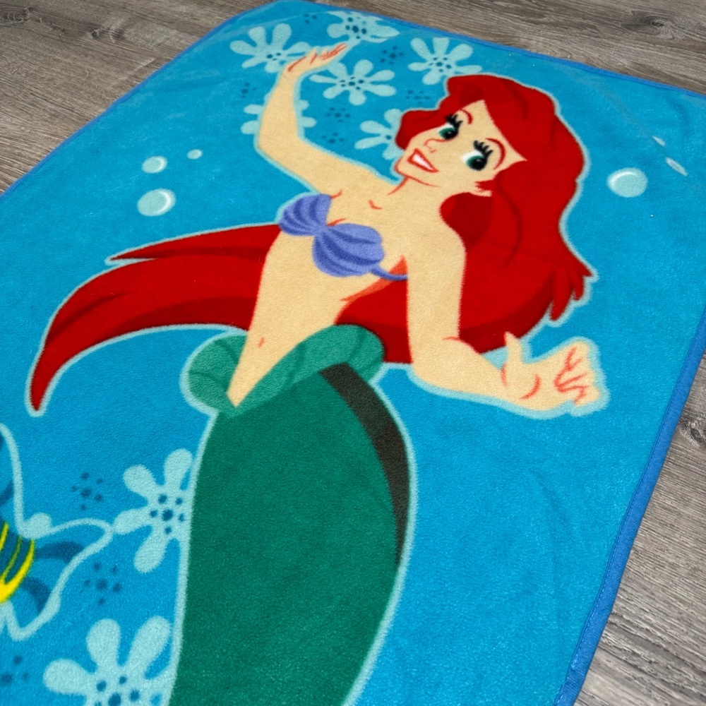 Disney The Little Mermaid fleece blanket special edition flounder Ariel - Picture 2 of 4